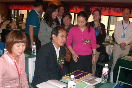 住房和城鄉(xiāng)建設(shè)部建筑節(jié)能與科技司副司長(zhǎng)韓愛興與企業(yè)親切會(huì)晤 住房和城鄉(xiāng)建設(shè)部建筑節(jié)能與科技司副司長(zhǎng)韓愛興與企業(yè)親切會(huì)晤