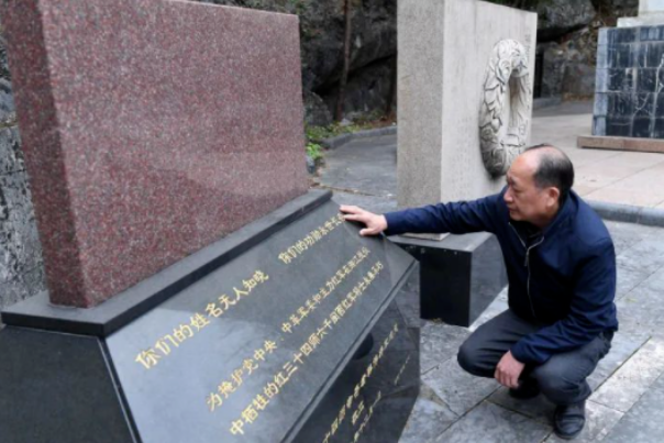 【HEF黨建小課堂100講】第六十二講：一口井里有100多紅軍戰士遺骸，他們犧牲時只有15至25歲！(圖2)