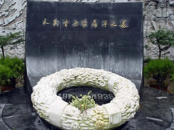 【HEF黨建小課堂100講】第六十九講：中國最振奮的聲音！是他用一把二手小提琴創(chuàng)作出來的……(圖16)