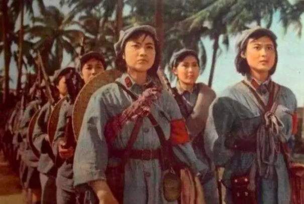 【HEF黨建小課堂100講】第八十四講：蓋芭蕉葉睡覺(jué)，背著嬰兒行軍，她們是真實(shí)的“紅色娘子軍”……(圖2)