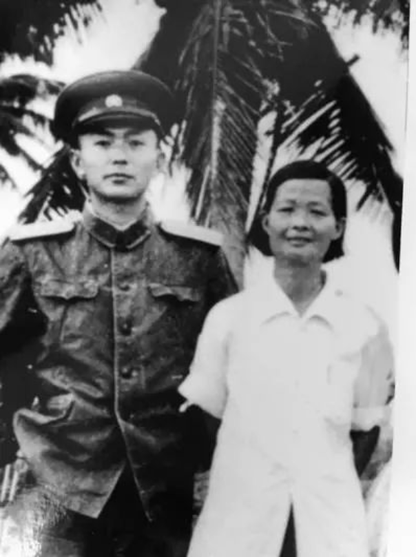 【HEF黨建小課堂100講】第八十四講：蓋芭蕉葉睡覺(jué)，背著嬰兒行軍，她們是真實(shí)的“紅色娘子軍”……(圖4)