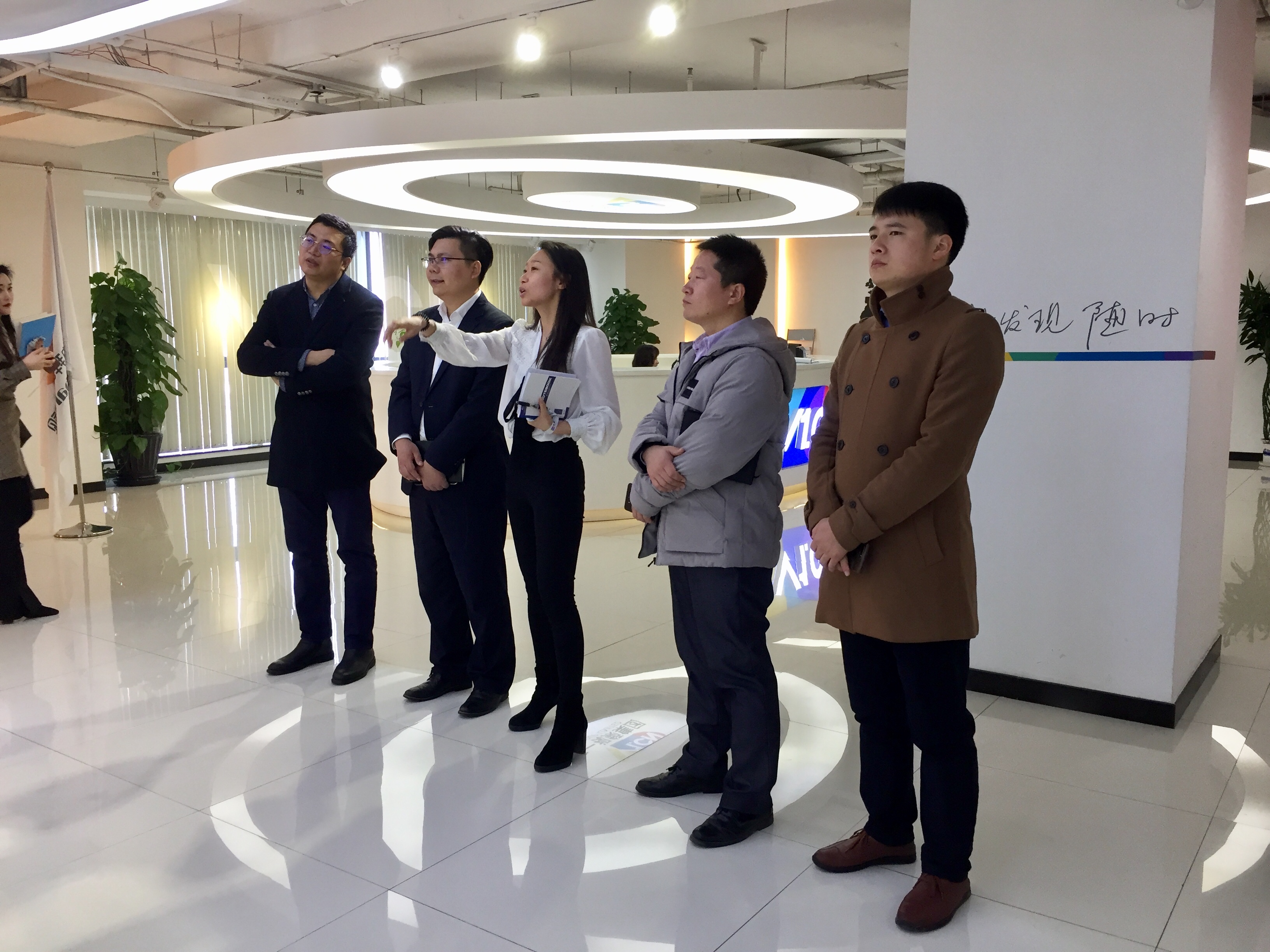 朝陽區總部企業聯合會熊申坤秘書長一行走訪第一視頻集團(圖2) 朝陽區總部企業聯合會熊申坤秘書長一行走訪第一視頻集團(圖2)